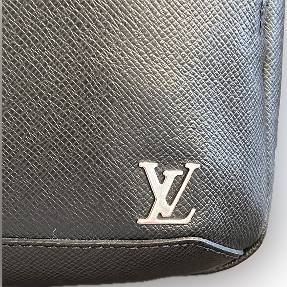 Louis Vuitton Avenue Sling Bag — Black Tiaga - Picture 4 of 8